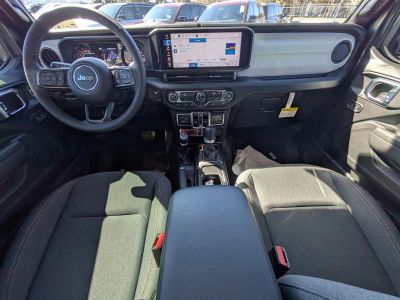 2026 Jeep Gladiator — photo 13 view