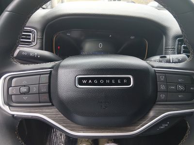 2023 Jeep Wagoneer L — photo 12 view