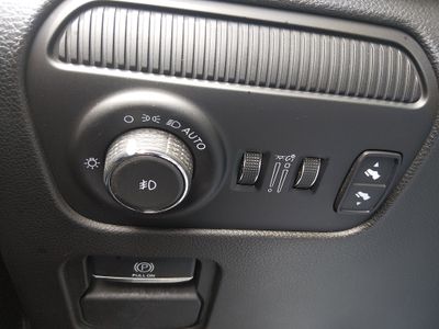 2023 Jeep Wagoneer L — photo 13 view