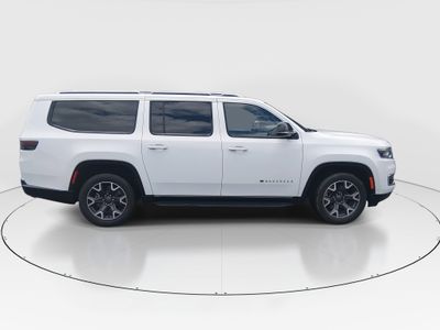 2023 Jeep Wagoneer L — photo 8 view