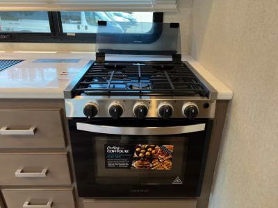 2027 Thor Motor Coach MAGNITUDE GRAND — photo 12 view