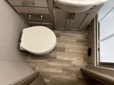 2027 Thor Motor Coach MAGNITUDE GRAND — photo 17 view