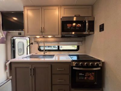 2027 Thor Motor Coach MAGNITUDE GRAND — photo 11 view