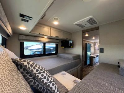 2027 Thor Motor Coach MAGNITUDE GRAND — photo 21 view