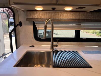 2027 Thor Motor Coach MAGNITUDE GRAND — photo 13 view