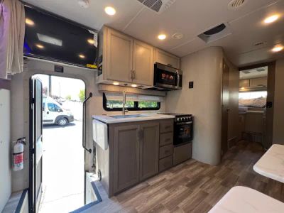 2027 Thor Motor Coach MAGNITUDE GRAND — photo 9 view