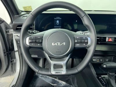 2026 Kia K5 — photo 17 view