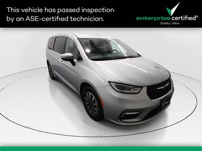 2023 Chrysler Pacifica Hybrid Touring L FWD — front three-quarter view