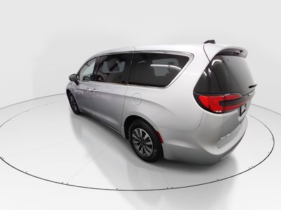 2023 Chrysler Pacifica — detail view
