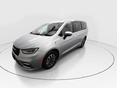 2023 Chrysler Pacifica — rear three-quarter view