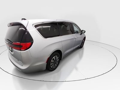 2023 Chrysler Pacifica — photo 7 view