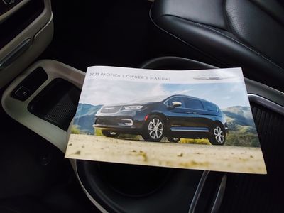 2023 Chrysler Pacifica — photo 18 view