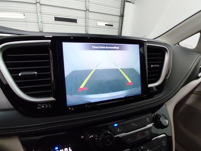 2023 Chrysler Pacifica — photo 16 view