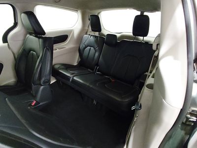 2023 Chrysler Pacifica — photo 17 view