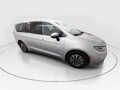 2023 Chrysler Pacifica — photo 8 view