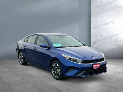 2023 Kia Forte — photo 8 view