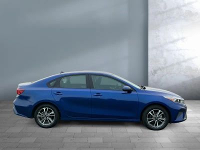 2023 Kia Forte — photo 7 view