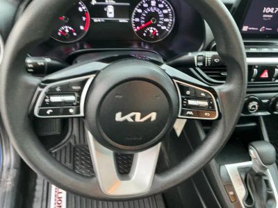 2023 Kia Forte — photo 13 view