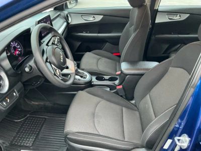2023 Kia Forte — photo 9 view