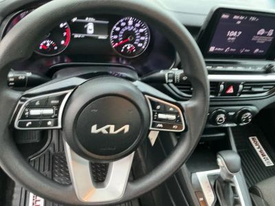 2023 Kia Forte — photo 14 view