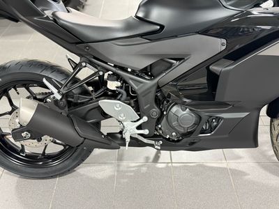 2025 Yamaha YZF-R3 - Photo 2