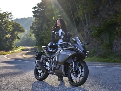 2025 Yamaha YZF-R3 - Photo 24