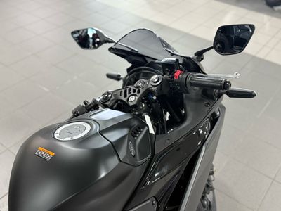 2025 Yamaha YZF-R3 - Photo 3