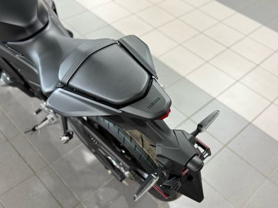 2025 Yamaha YZF-R3 - Photo 6