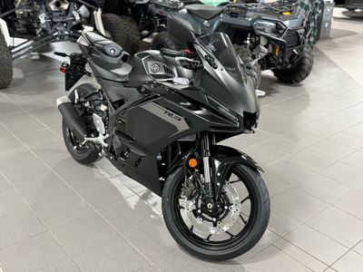 2025 Yamaha YZF-R3 - Photo 5
