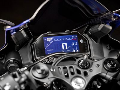 2025 Yamaha YZF-R3 - Photo 18