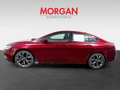 2015 Chrysler 200 — engine compartment view