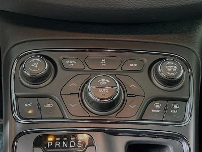 2015 Chrysler 200 — photo 23 view