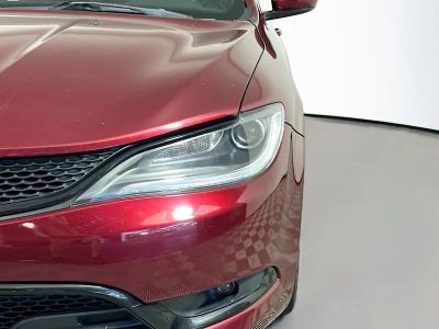 2015 Chrysler 200 — photo 9 view