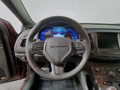 2015 Chrysler 200 — photo 15 view