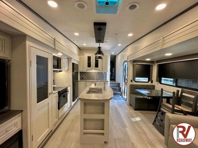 2025 Cougar Half-Ton 29RLI - Photo 16