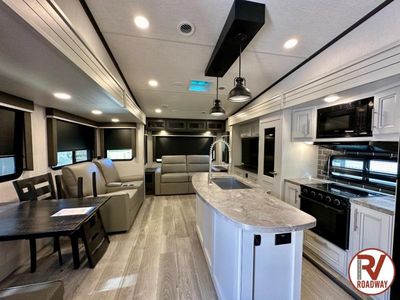 2025 Cougar Half-Ton 29RLI - Photo 11