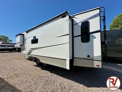 2025 Cougar Half-Ton 29RLI - Photo 6