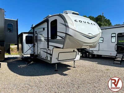 2025 Cougar Half-Ton 29RLI - Photo 3