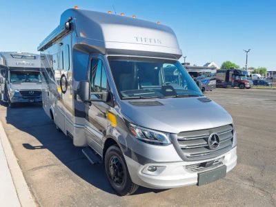 2027 Tiffin WAYFARER — front three-quarter view