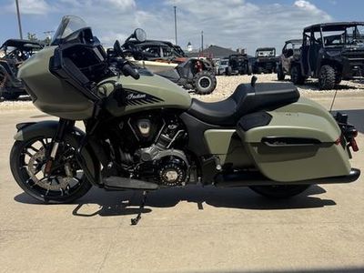 2025 Indian Motorcycle Challenger Dark Horse 112 Black Smoke - Photo 3