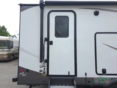 2025 Forest River RV Rockwood Ultra Lite — photo 17 view