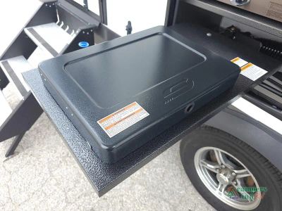 2025 Forest River RV Rockwood Ultra Lite — photo 11 view