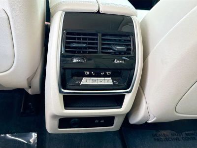 2020 BMW X7 — photo 21 view