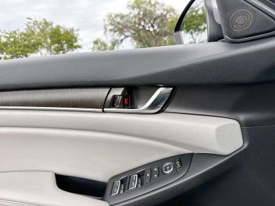 2019 Honda Accord — photo 12 view