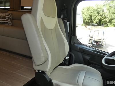 2026 Thor Motor Coach Pasadena SV - Photo 8