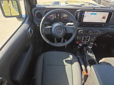 2026 Jeep Gladiator — photo 18 view