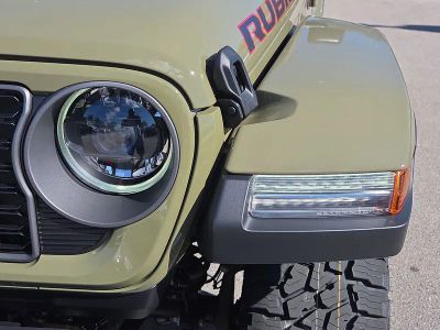 2026 Jeep Gladiator — photo 10 view