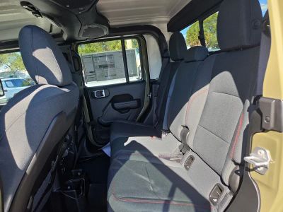 2026 Jeep Gladiator — photo 16 view