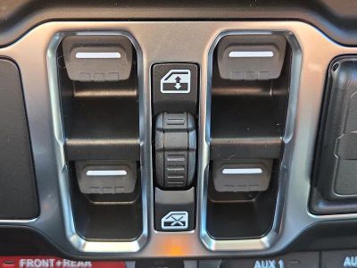 2026 Jeep Gladiator — photo 25 view