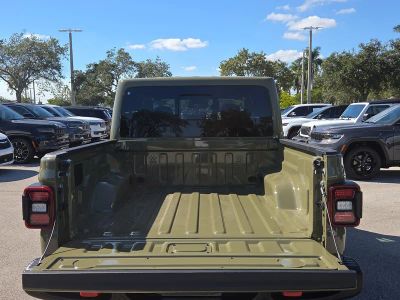 2026 Jeep Gladiator — photo 15 view